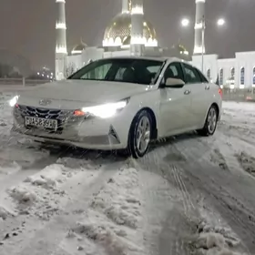 Hyundai Elantra 2022