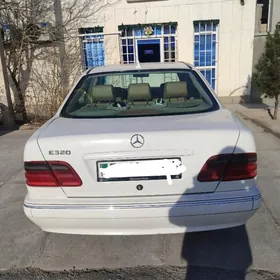 Mercedes-Benz E320 2001