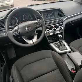 Hyundai Elantra 2020