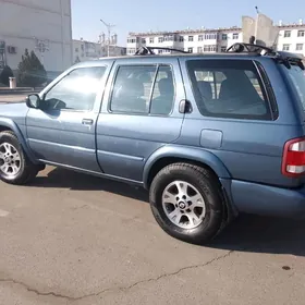 Nissan Pathfinder 1999