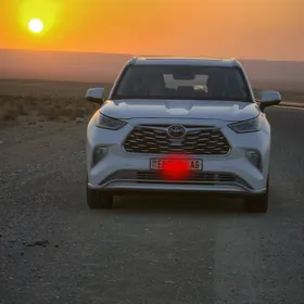 Toyota Highlander 2021