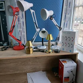 настольные лампы.