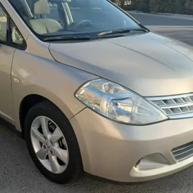 Nissan Tiida 2009