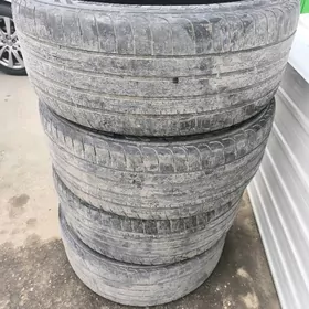 Kia Sorento 235/45/20