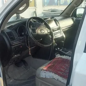 Toyota Land Cruiser 2011