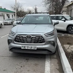 Toyota Highlander 2020