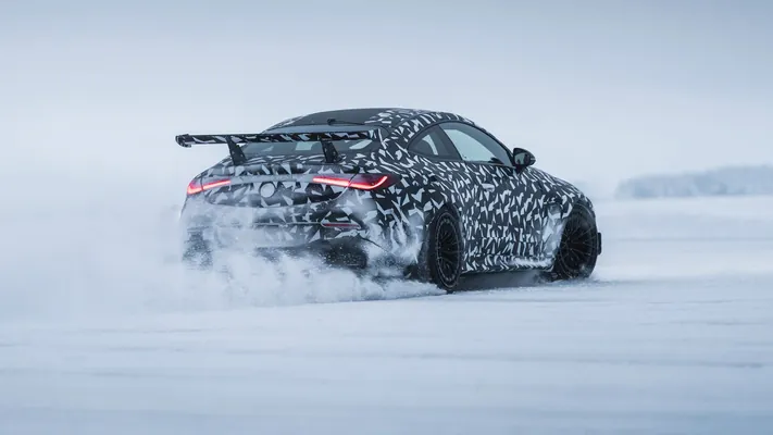 Mercedes-AMG täze ekstremal Mythos kupesiniň ilkinji suratlaryny görkezdi