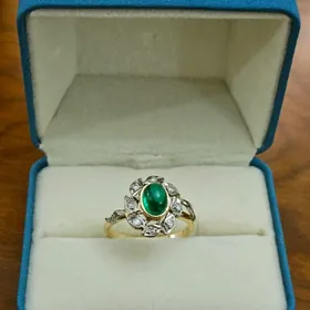 золотое кольцо с изумрудом