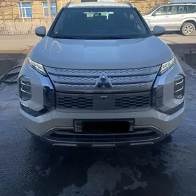 Mitsubishi Outlander 2023