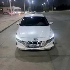 Hyundai Elantra 2022