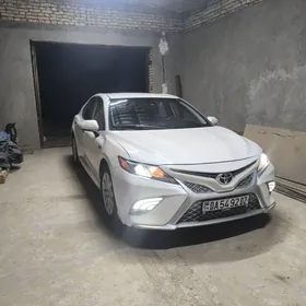 Toyota Camry 2018