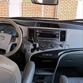 Toyota Sienna 2012