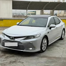 Toyota Camry 2021