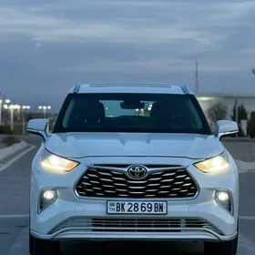 Toyota Highlander 2021