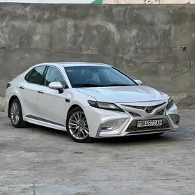 Toyota Camry 2021