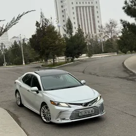 Toyota Camry 2019