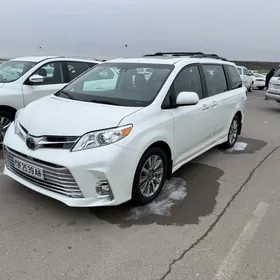 Toyota Sienna 2020