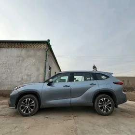 Toyota Highlander 2022