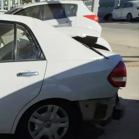 kyrlo versa sedan 2005/2011