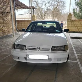 Nissan Primera 1992