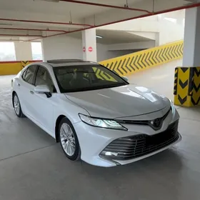 Toyota Camry 2019