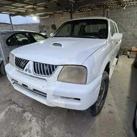 Mitsubishi L200 2004