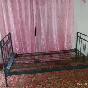 Железный кровать