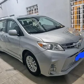 Toyota Sienna 2020