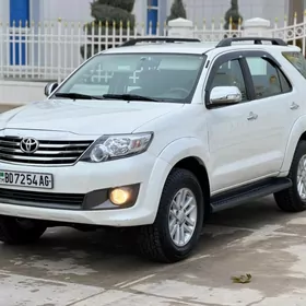 Toyota Fortuner 2012