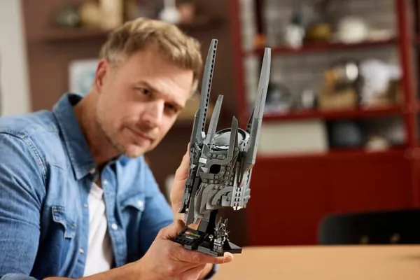 LEGO «Ýüzükleriň hökümdaryndaky» Sauronyň tuwulgasynyň toplumyny çykardy