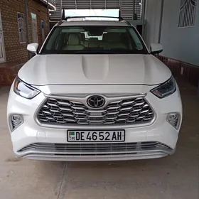 Toyota Highlander 2021