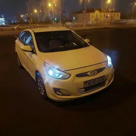 Hyundai Accent 2013