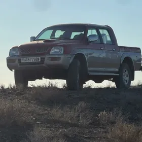 Mitsubishi L200 2005