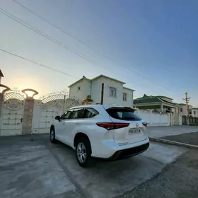 Toyota Highlander 2021