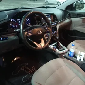 Hyundai Elantra 2020