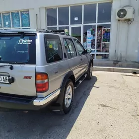 Nissan Pathfinder 1989