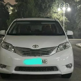 Toyota Sienna 2011
