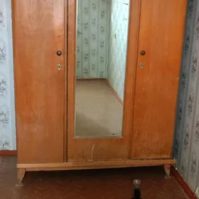 Шифоньер с зеркалом