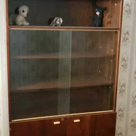 Книжный шкаф