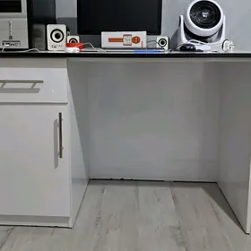 мебельный стол