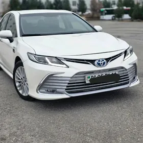 Toyota Camry Hybrid 2021