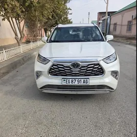 Toyota Highlander 2021