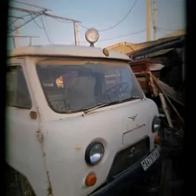 UAZ 452 1980
