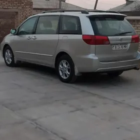Toyota Sienna 2004