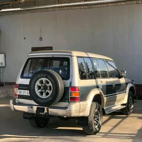 Mitsubishi Pajero 1992