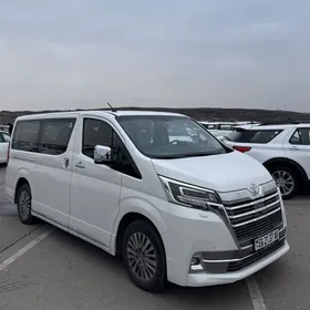 Toyota Hiace 2024
