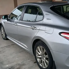 Toyota Camry 2018