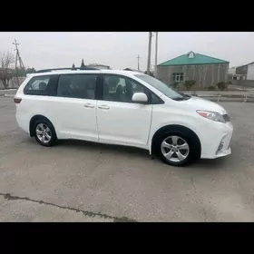 Toyota Sienna 2016