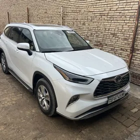 Toyota Highlander 2021