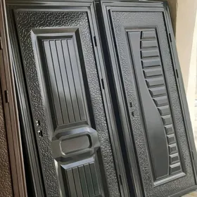 Daşgy Demir Gapylary 